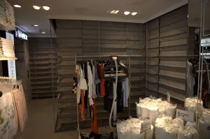 SD240A® 3Hr Accordion Curtain for Corner Conditions with Egress installation photo 3